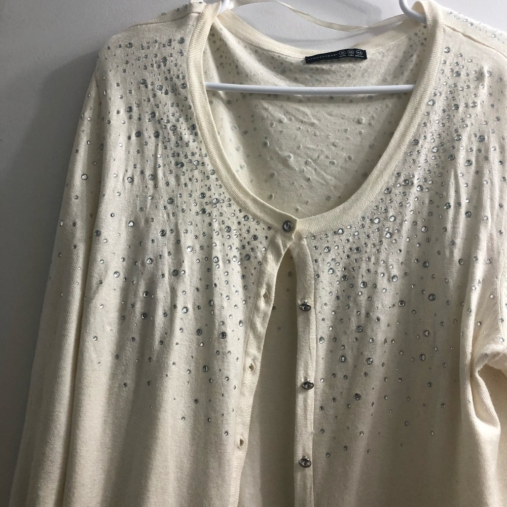 Sweaters - Picture 5 of 8